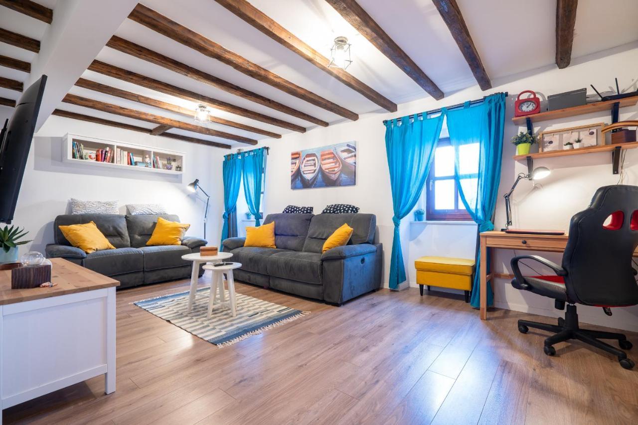 Holiday House Nova Стара Башка Екстер'єр фото