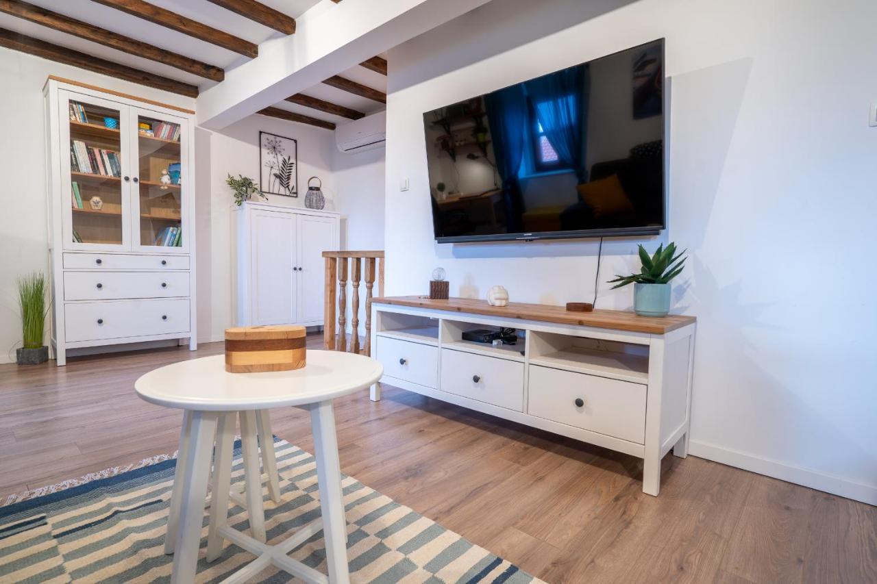 Holiday House Nova Стара Башка Екстер'єр фото