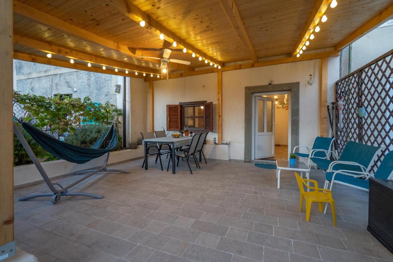 Holiday House Nova Стара Башка Екстер'єр фото