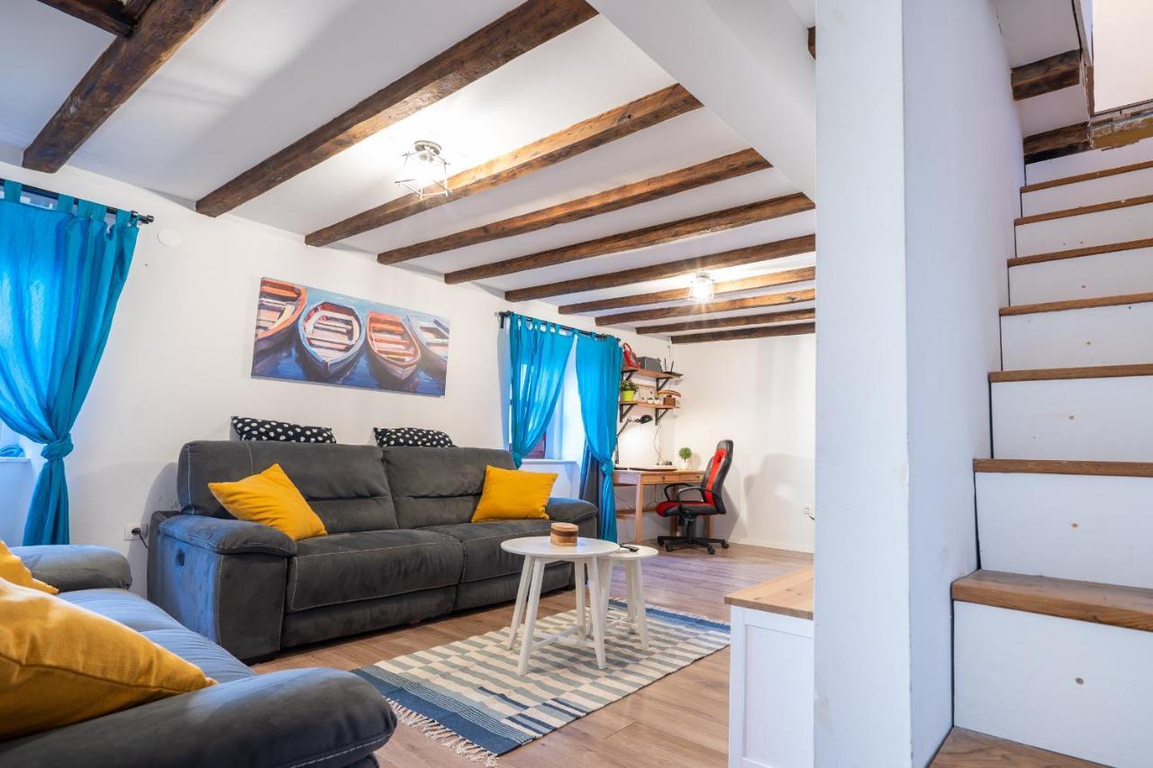 Holiday House Nova Стара Башка Екстер'єр фото